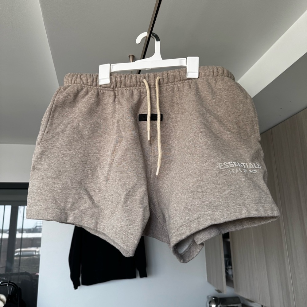 Essentials Fear of God Sweat Shorts Light Heather Oatmeal Men's Large Streetwear - Picture 3 of 9
